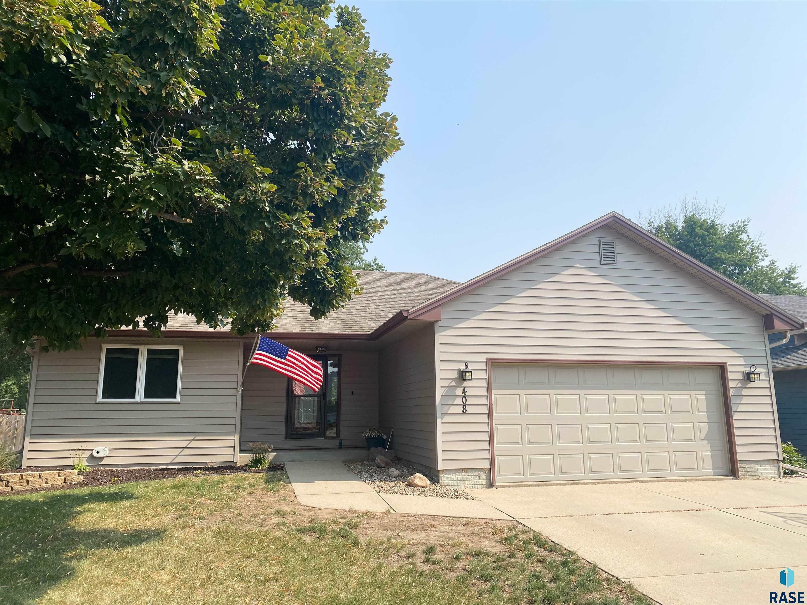 Property Photo:  408 N Whitni Ln  SD 57107 