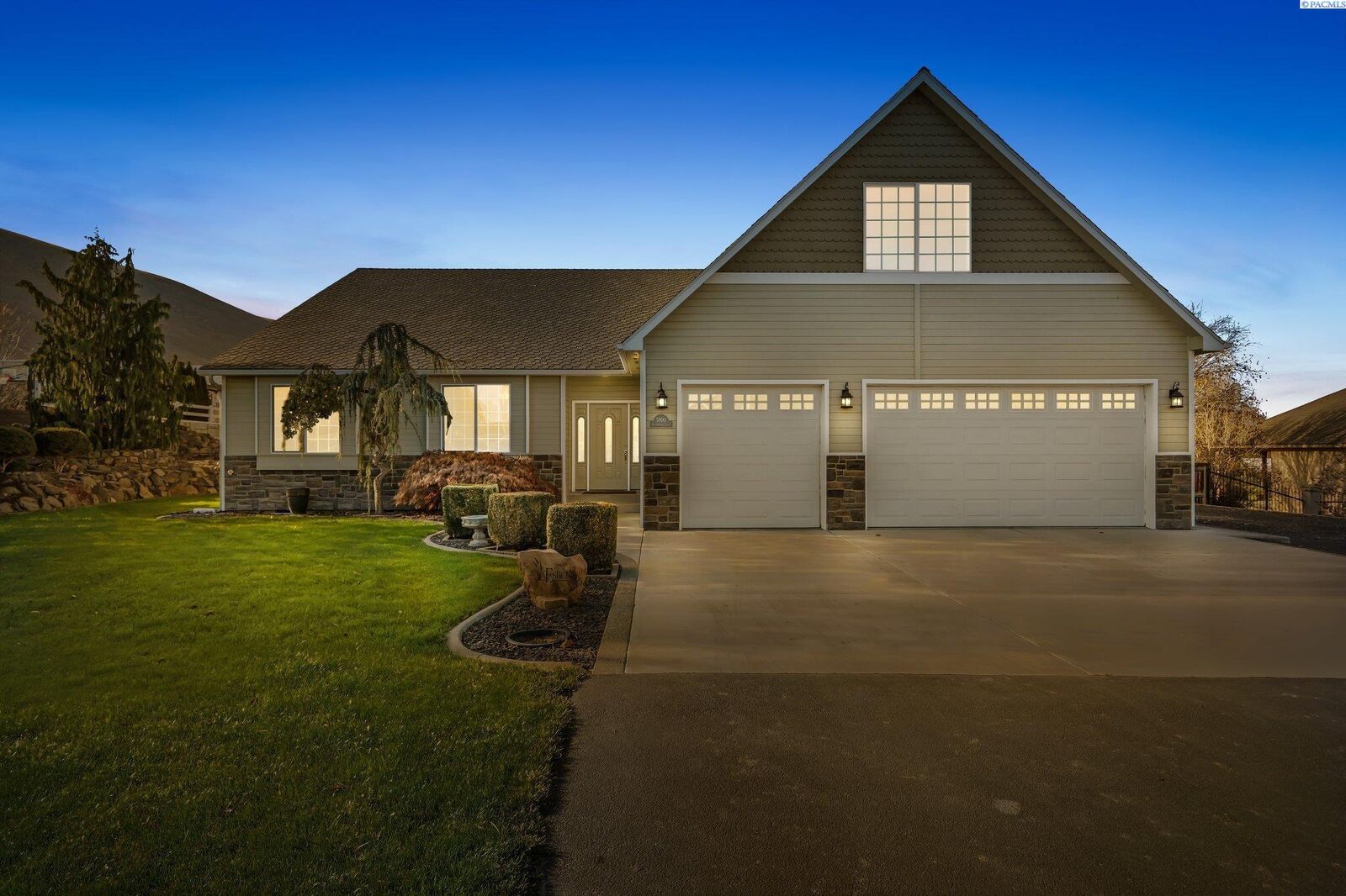 Home for sale in West Richland 5900 Glenbrook Loop, West Richland, WA