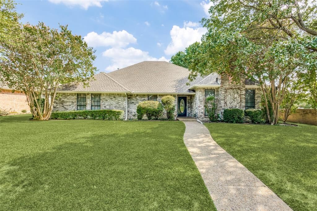 Property Photo: 2202 Bluebonnet Drive TX 75082