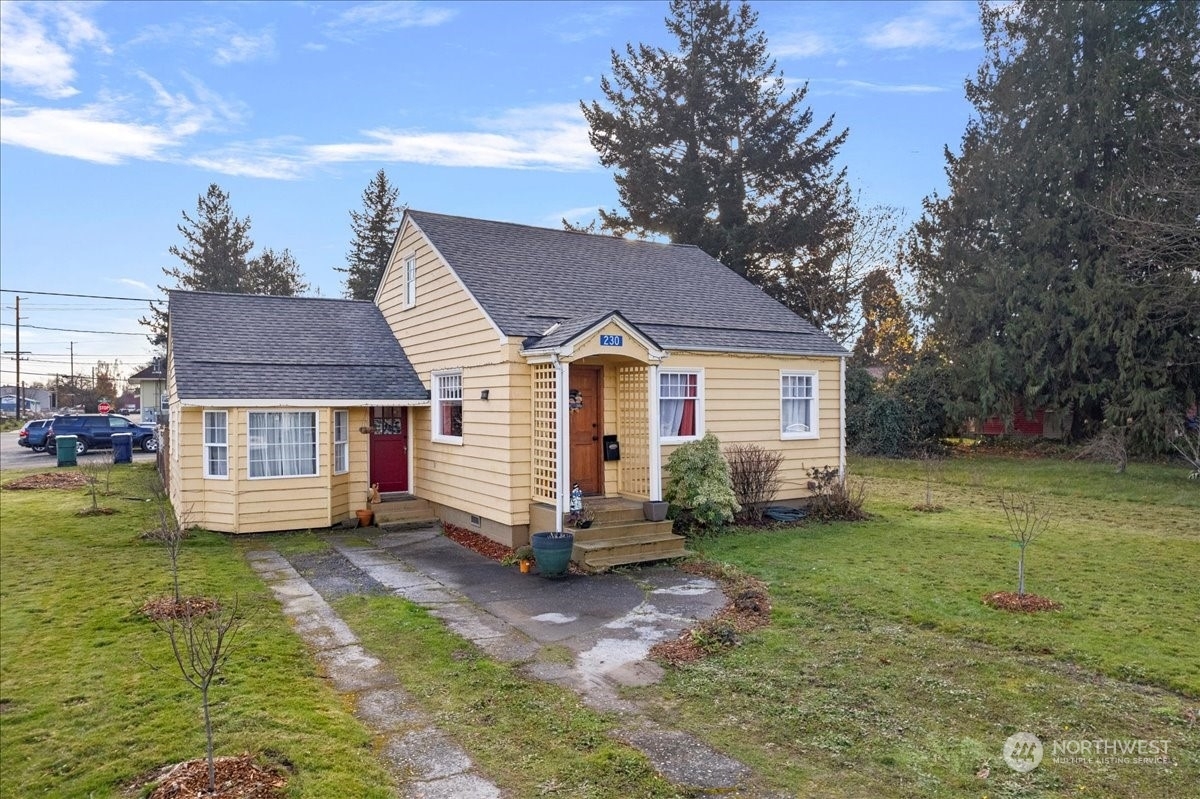 Property Photo:  230 E Orange Avenue  WA 98233 