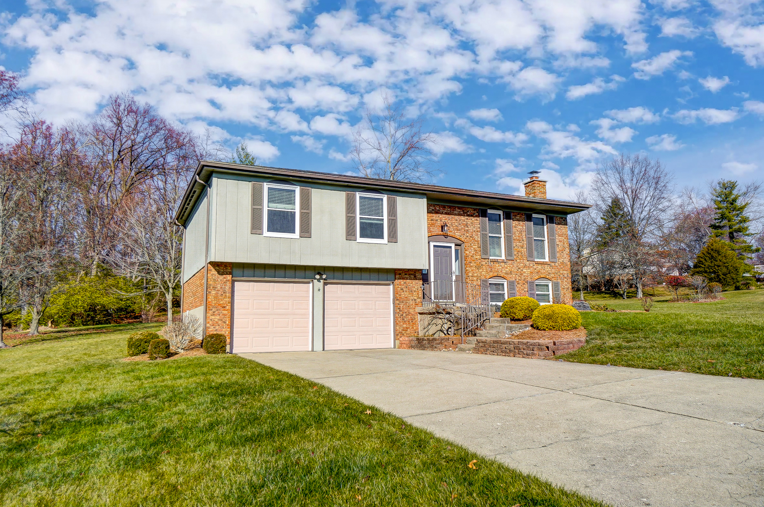 Property Photo: 3141 Algus Ln OH 45248