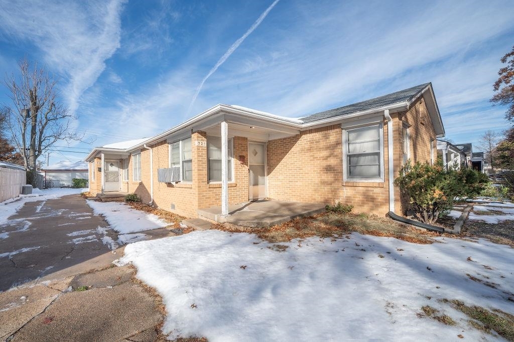 Property Photo:  721 S Edgemoor  KS 67218 