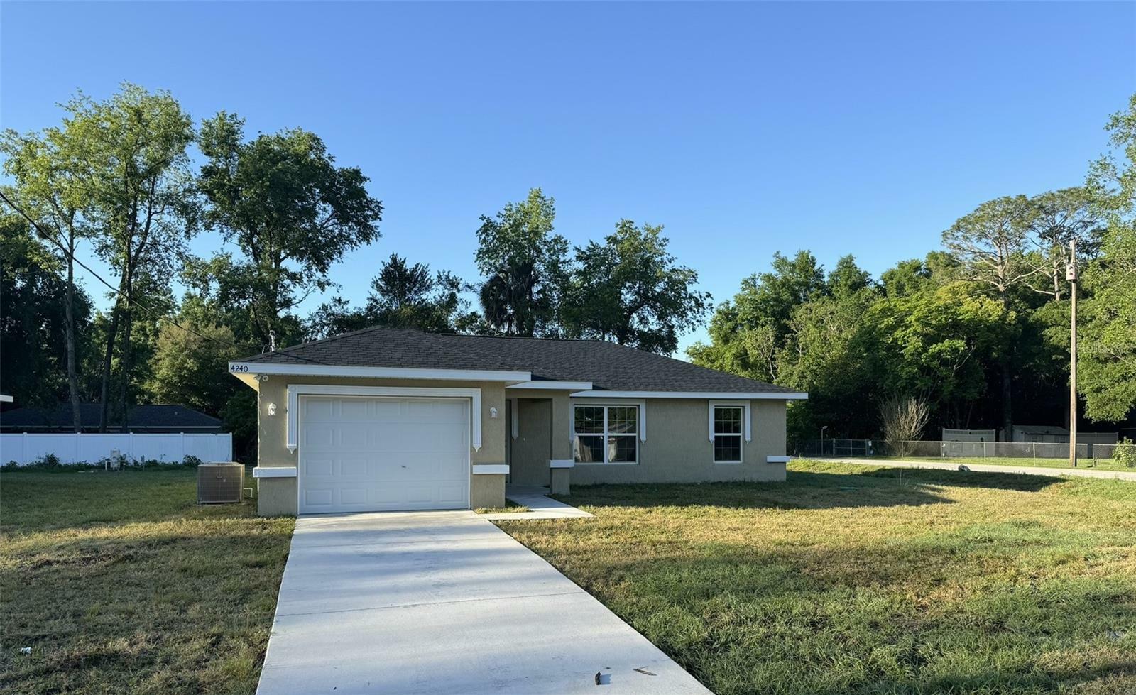 Property Photo:  4240 SE 138th Street  FL 34491 