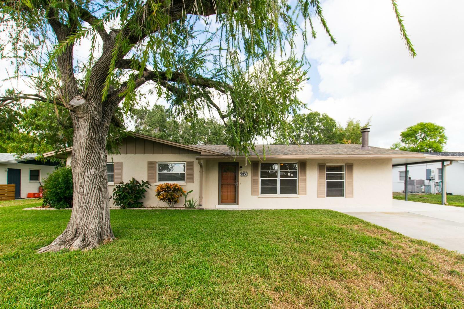 Property Photo:  5357 Laurelwood Place  FL 34232 