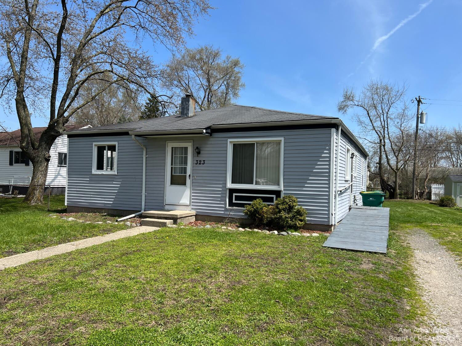 Property Photo:  323 Dakota Avenue  MI 48198 