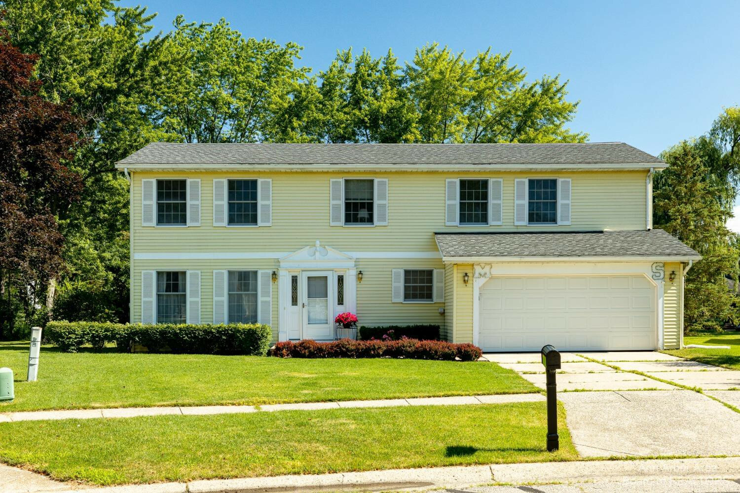 Property Photo:  1101 Cutler Circle  MI 48176 