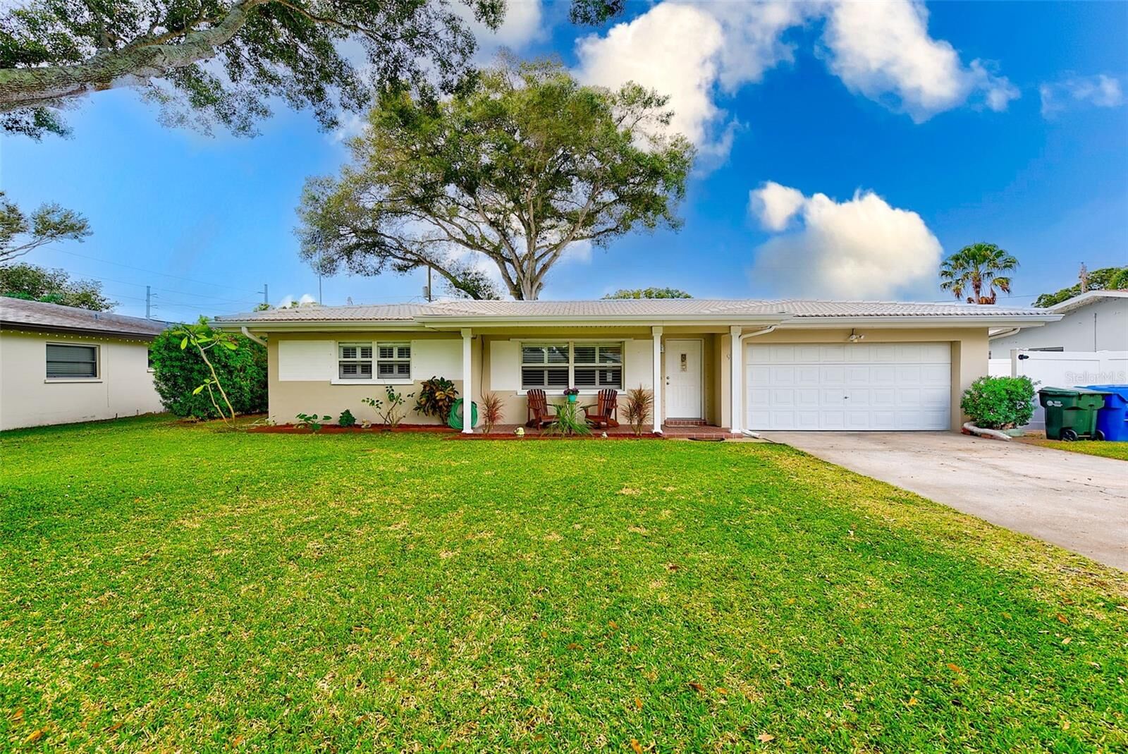 Property Photo:  940 Phyllis Avenue  FL 33771 