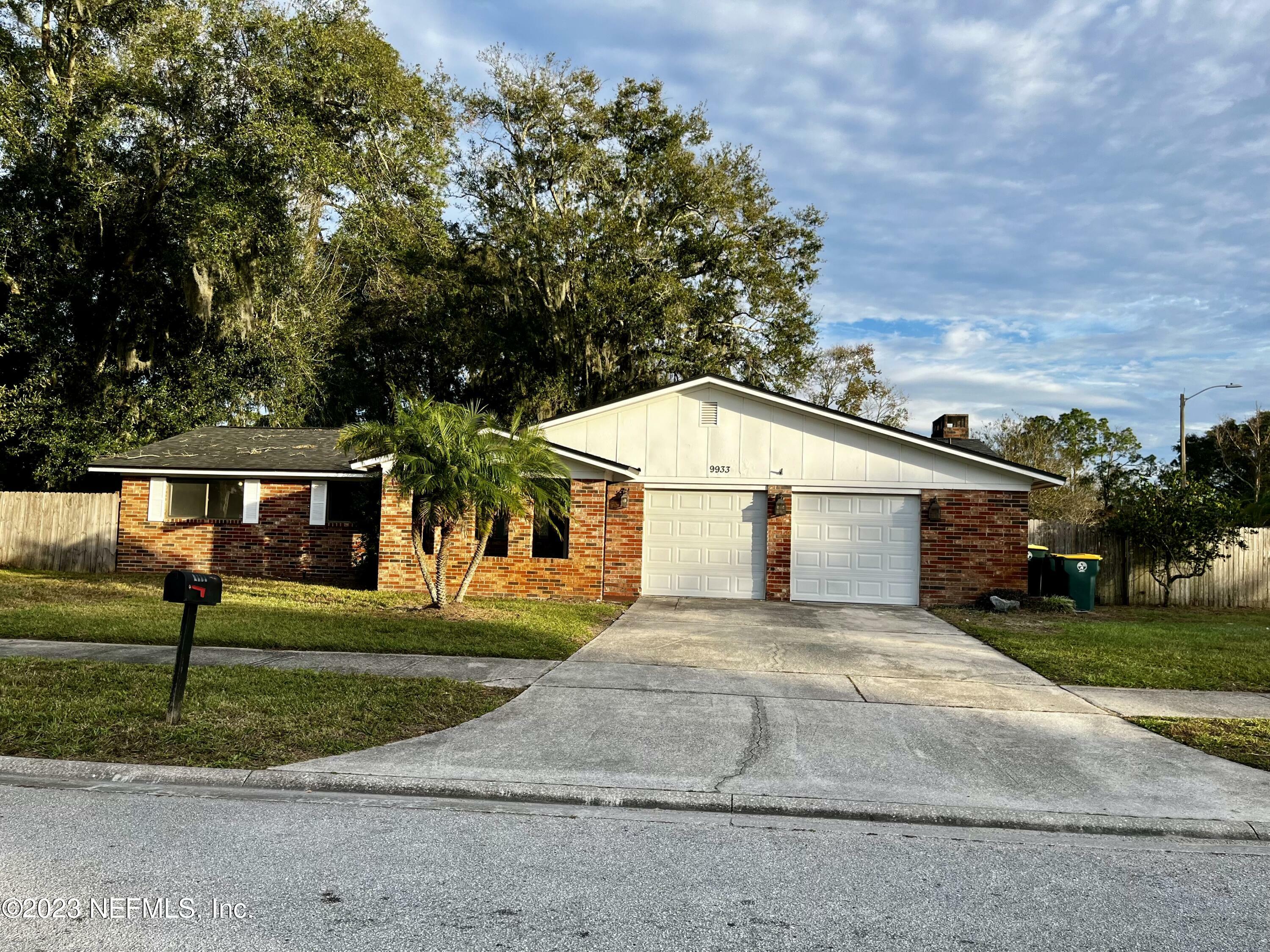 Property Photo:  9933 Timberlake Drive  FL 32257 