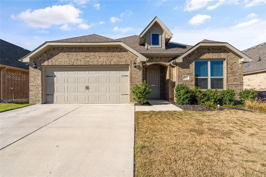Property Photo:  213 Bayonet Drive  TX 76108 