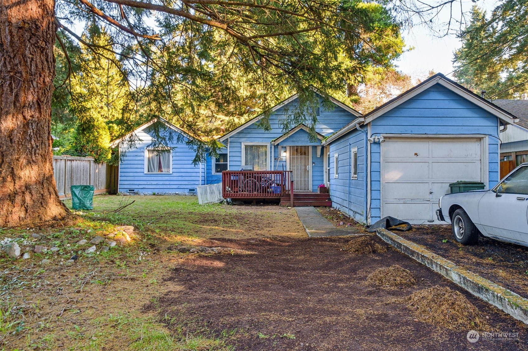 Property Photo:  14040  Ashworth Avenue N  WA 98133 