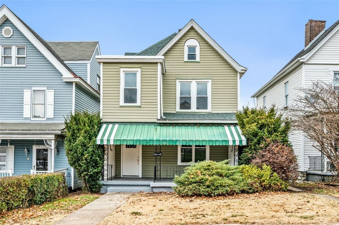 Property Photo: 938 Broadway Street PA 15035