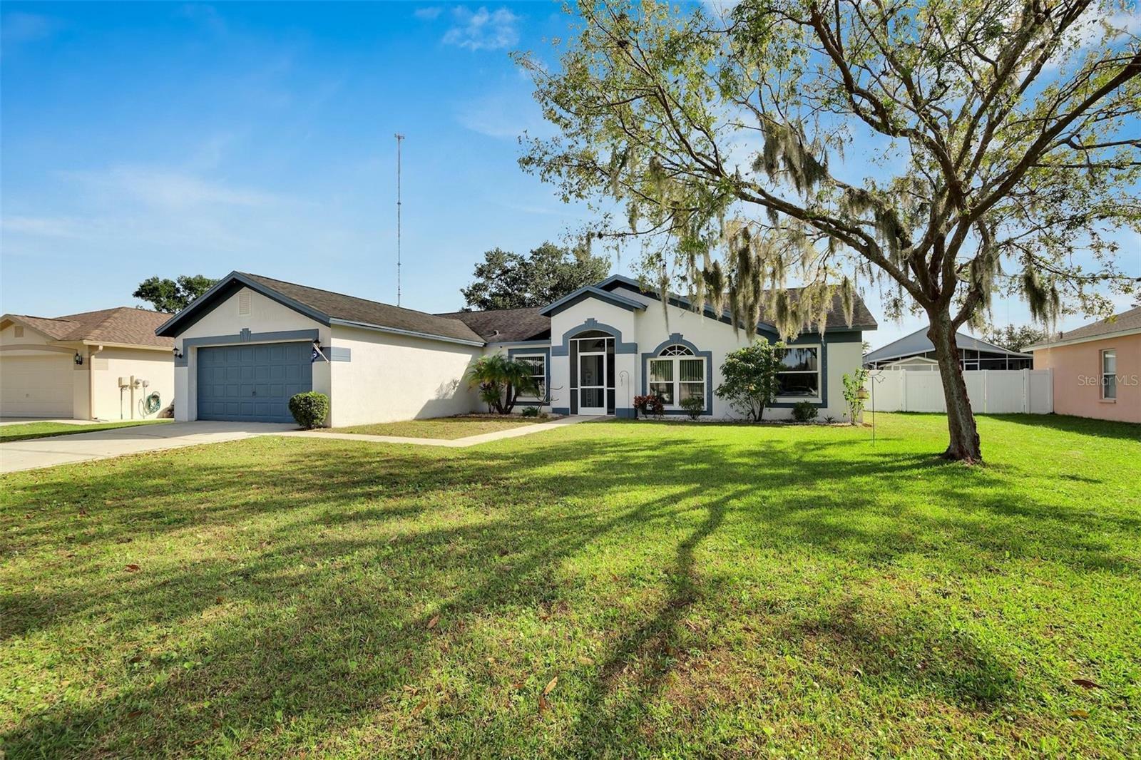 Property Photo:  10618 Foxcrest Way  FL 33569 