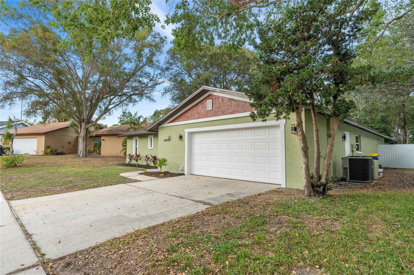 Property Photo:  20 Durham Court  FL 34683 