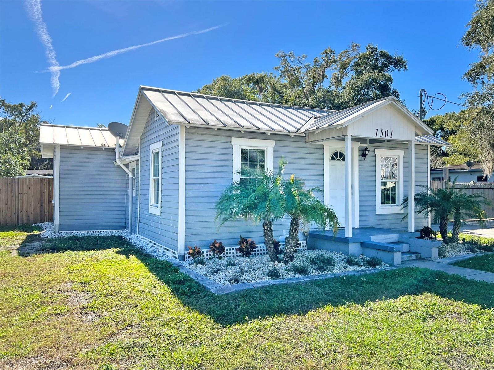 Property Photo:  1501 E Calhoun Street  FL 33563 