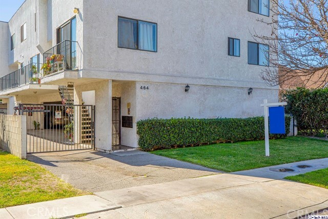 Property Photo:  464 W Lexington Drive 4  CA 91203 