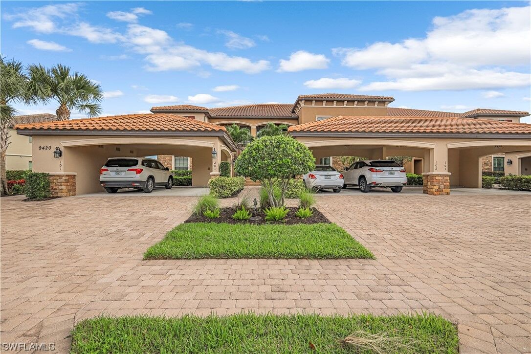 Property Photo: 9420 Benvenuto Court 1-102 FL 34119