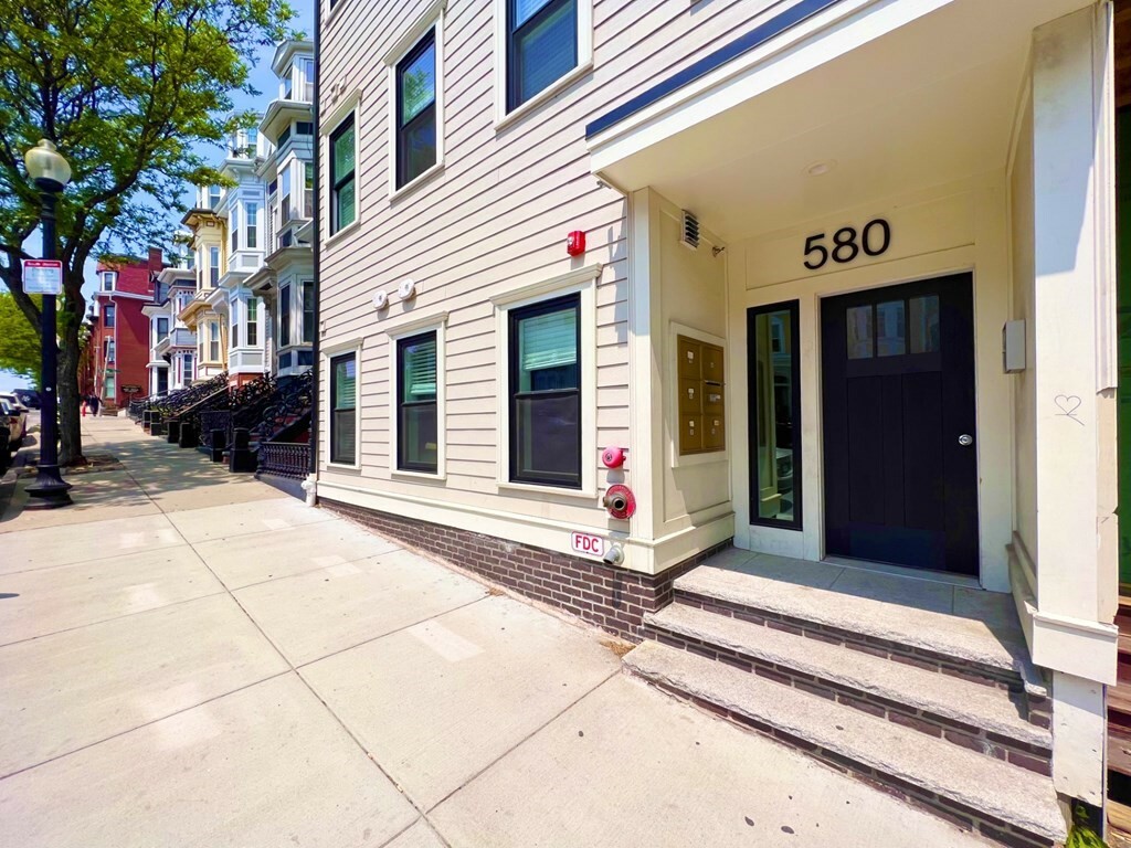 Property Photo:  580 E Broadway 4  MA 02127 