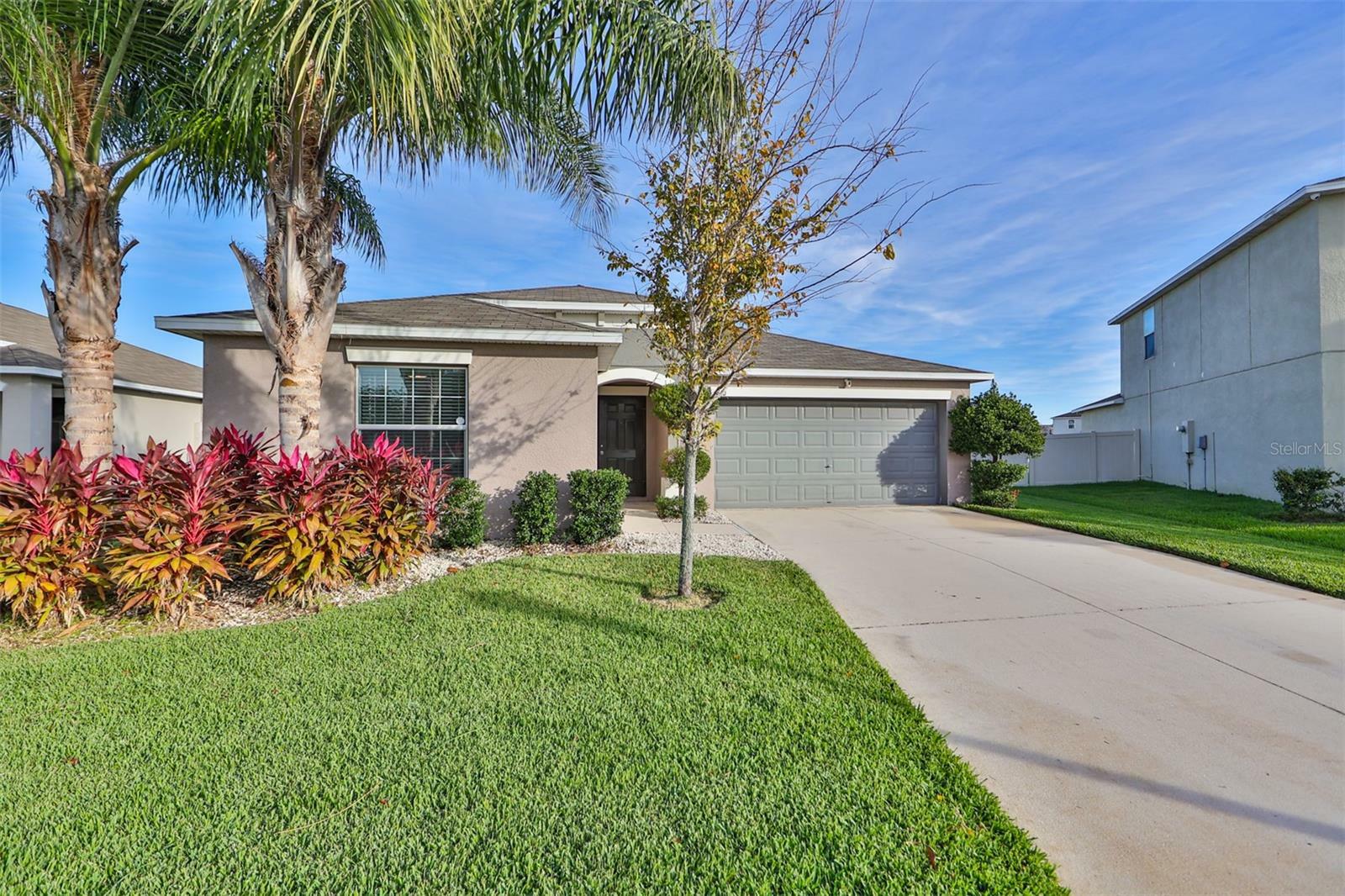 Property Photo:  6810 Hazelnut Spice Drive  FL 33573 