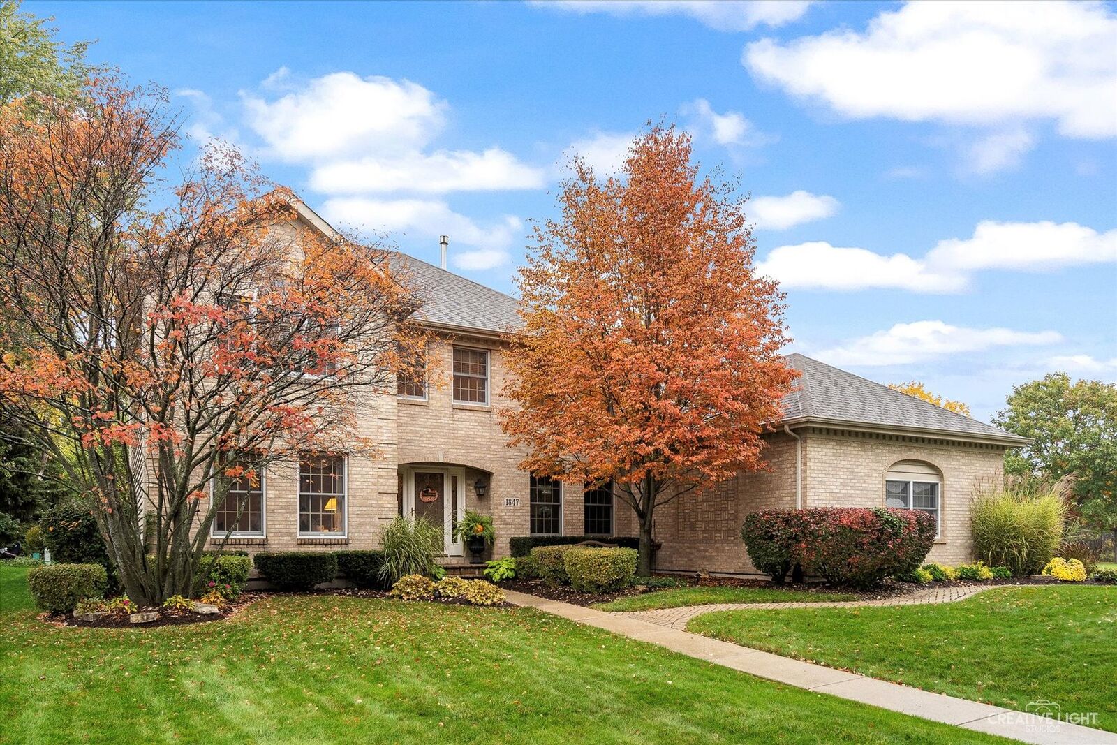 Property Photo:  1847 Cranshire Lane  IL 60565 