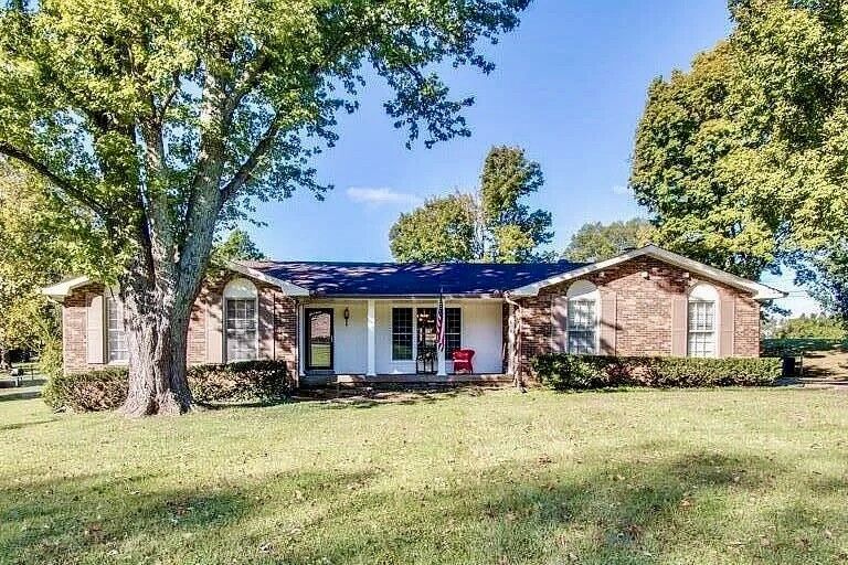 Property Photo: 132 East Dr TN 37075