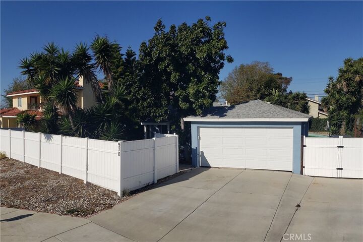 Property Photo:  970 W 19th Street  CA 92627