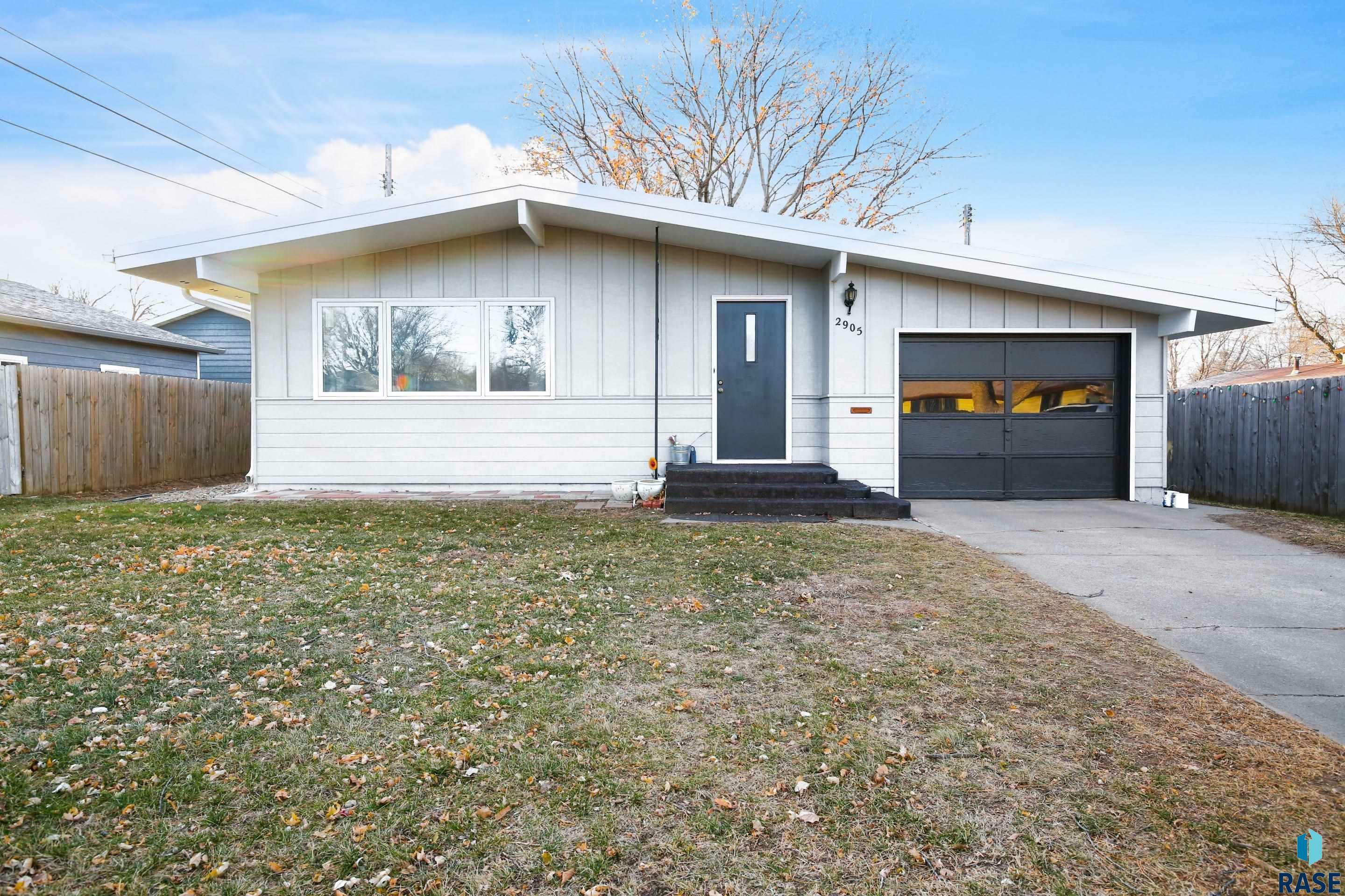 Property Photo:  2905 E Prospect St  SD 57103 