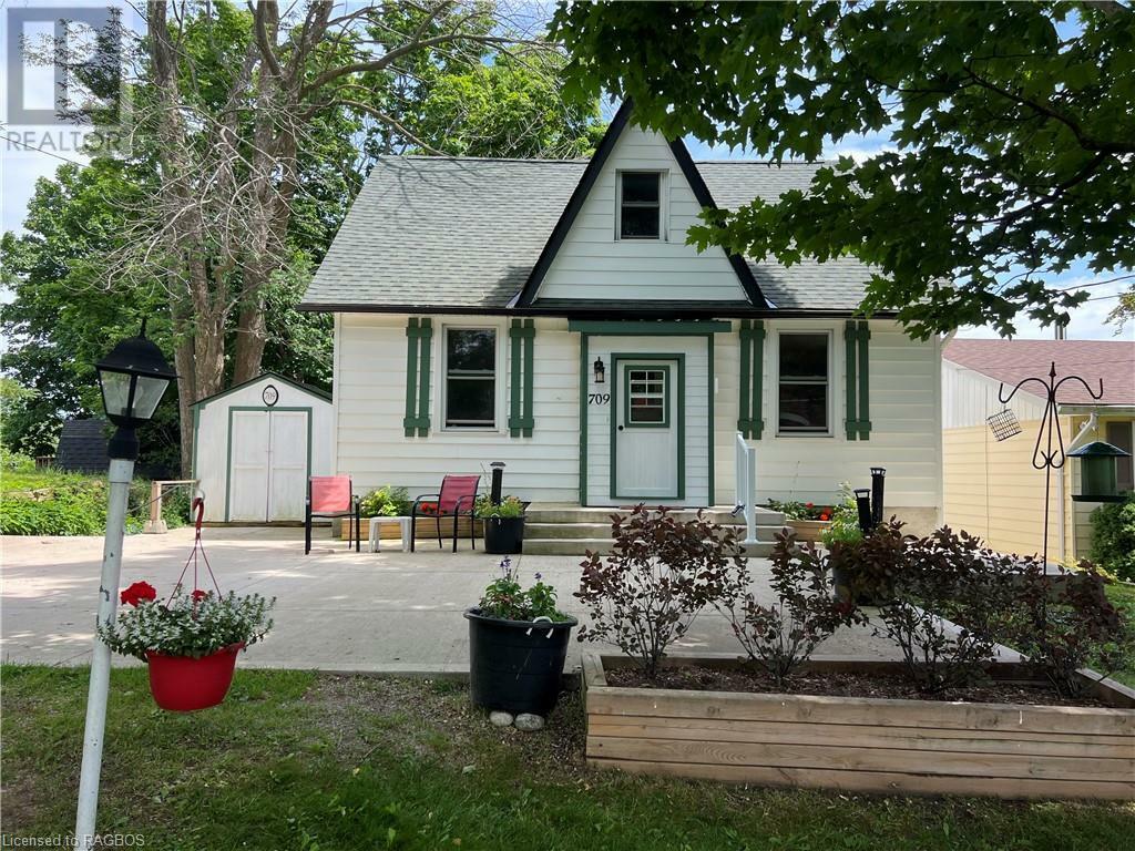 Property Photo:  709 Gould Street  ON N0H 2T0 