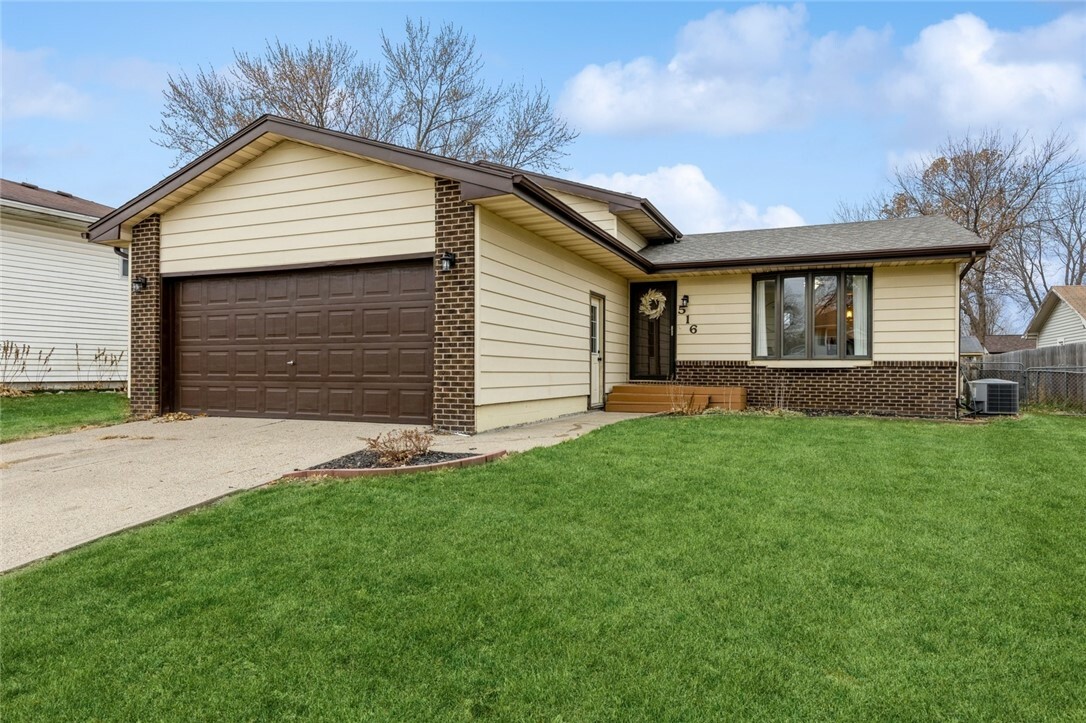 Property Photo:  516 NW Calista Court  IA 50111 