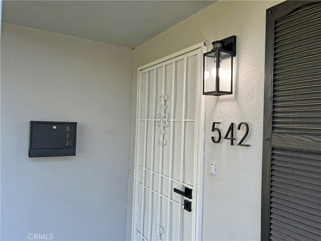 Property Photo:  542 E 4th  CA 91764 