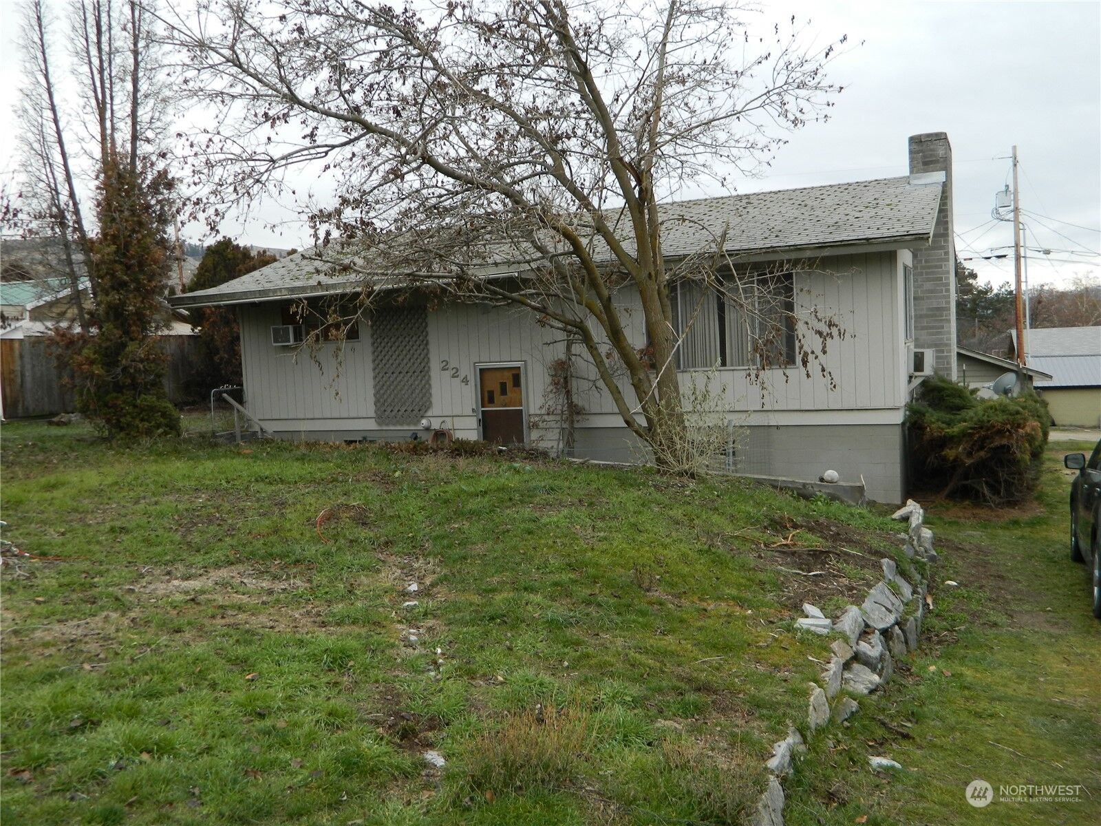 4 bed Tonasket home for sale 224 2nd Street E, Tonasket, WA 98855