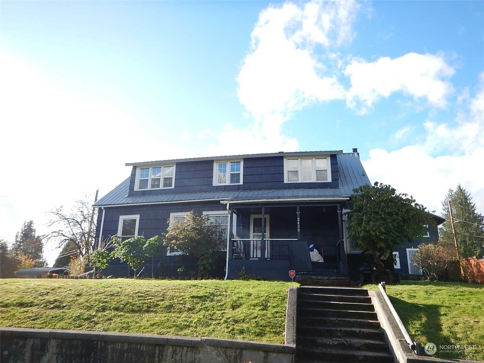 Property Photo:  2428 E Grand Avenue 2  WA 98201 