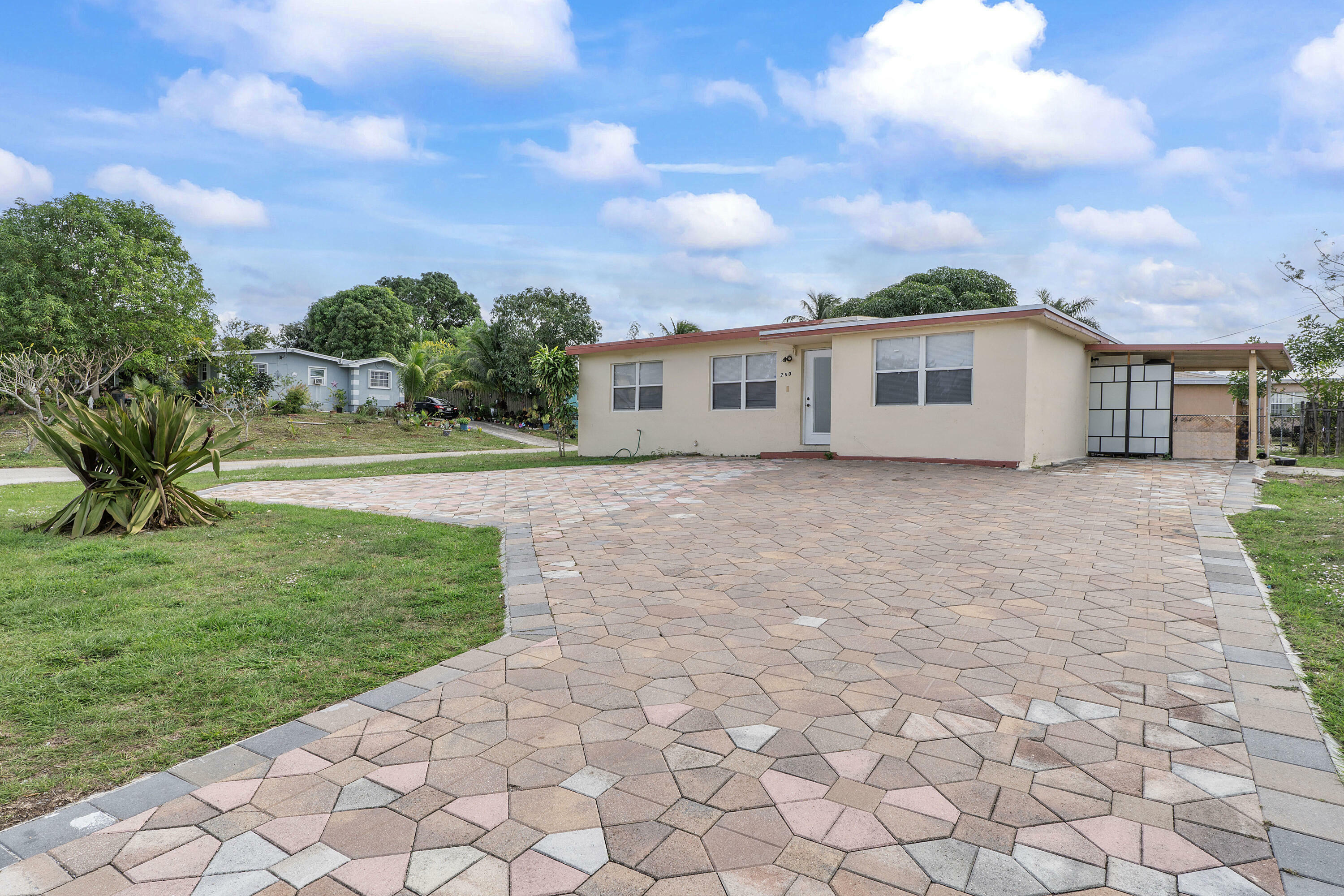 Property Photo: 260 N Palm Drive FL 33435