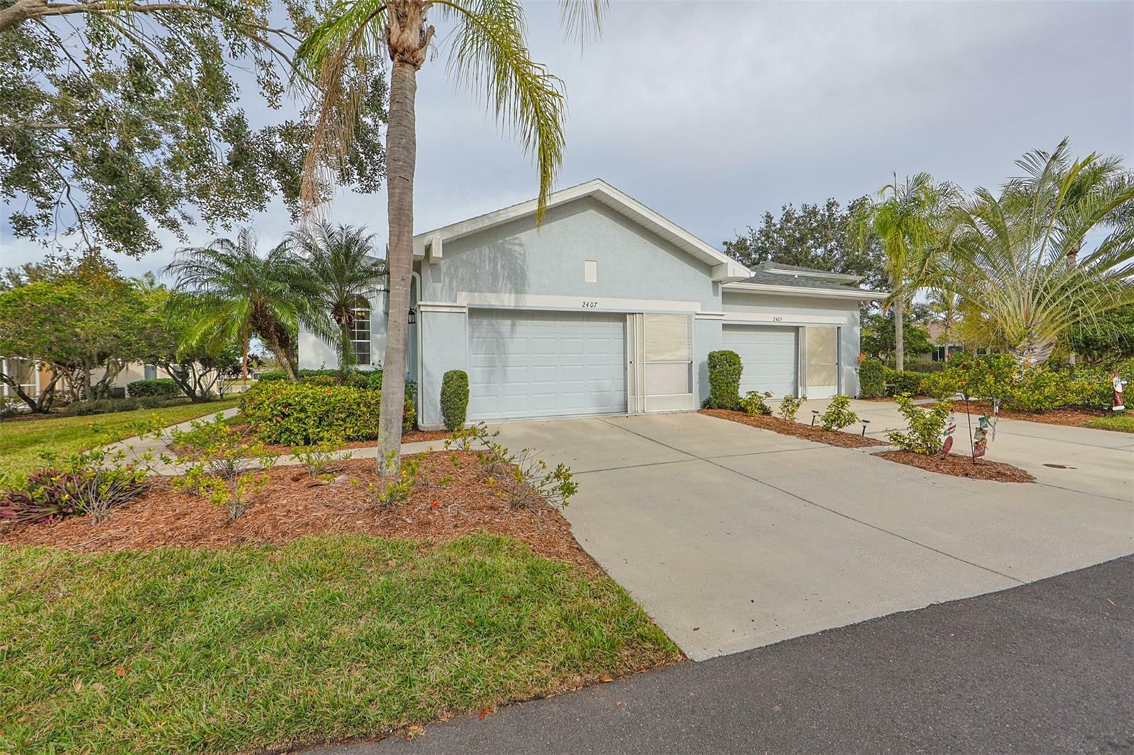 Property Photo:  2407 Sifield Greens Way  FL 33573 