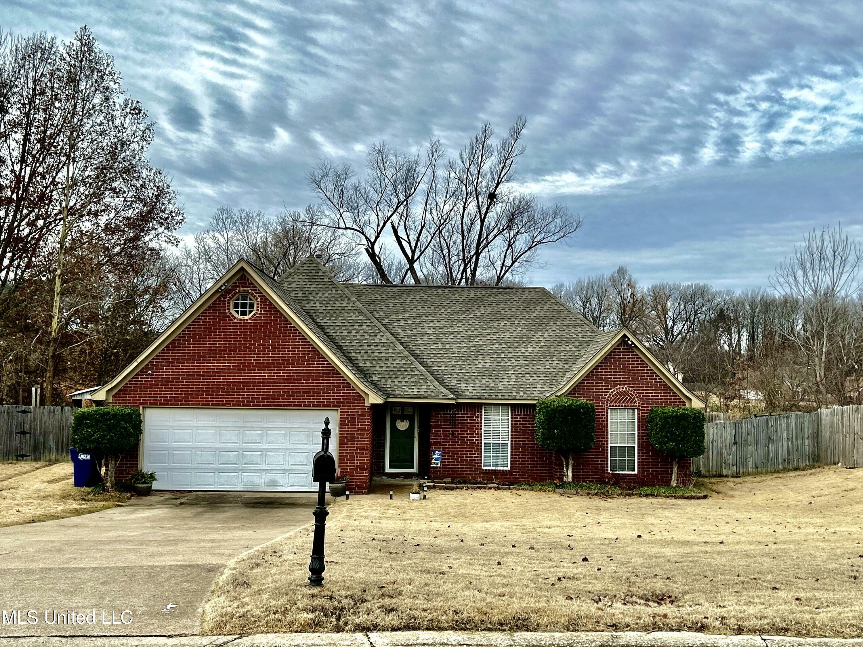 Property Photo:  1921 Towson Lane  MS 38637 