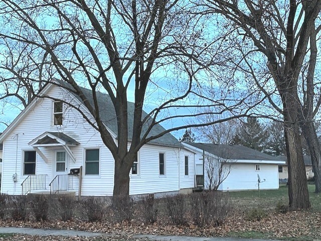 Property Photo:  219 Locust Street  IL 60152 