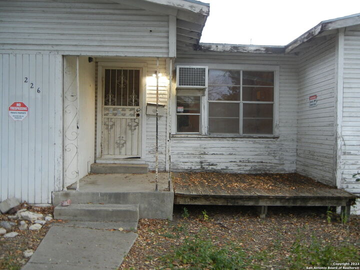 226 Avalon  San Antonio TX 78213 photo