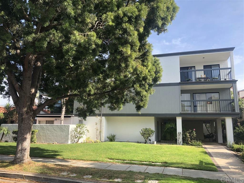 Property Photo:  911 E Avenue 301  CA 92118 