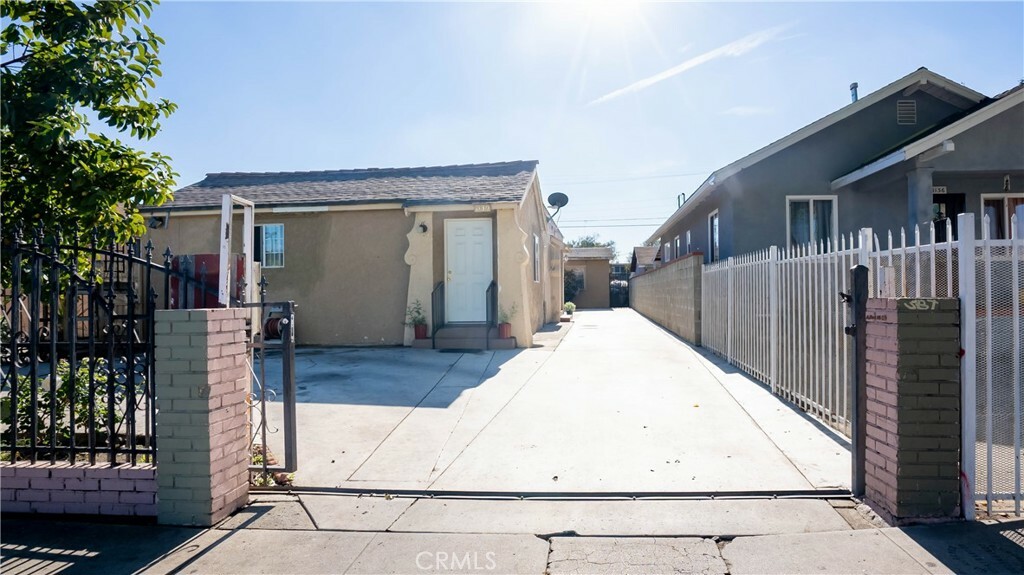 Property Photo:  1130 W 58th Place  CA 90044 