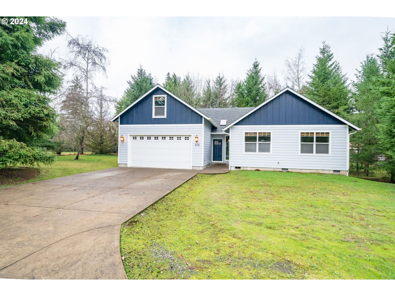 Property Photo:  513 Juniper St  OR 97358 