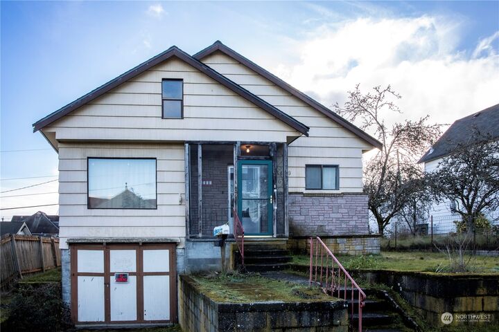 Property Photo: 1409 4th Street WA 98337