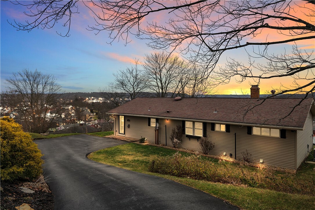 Property Photo:  920 Crestview Dr  PA 16117 