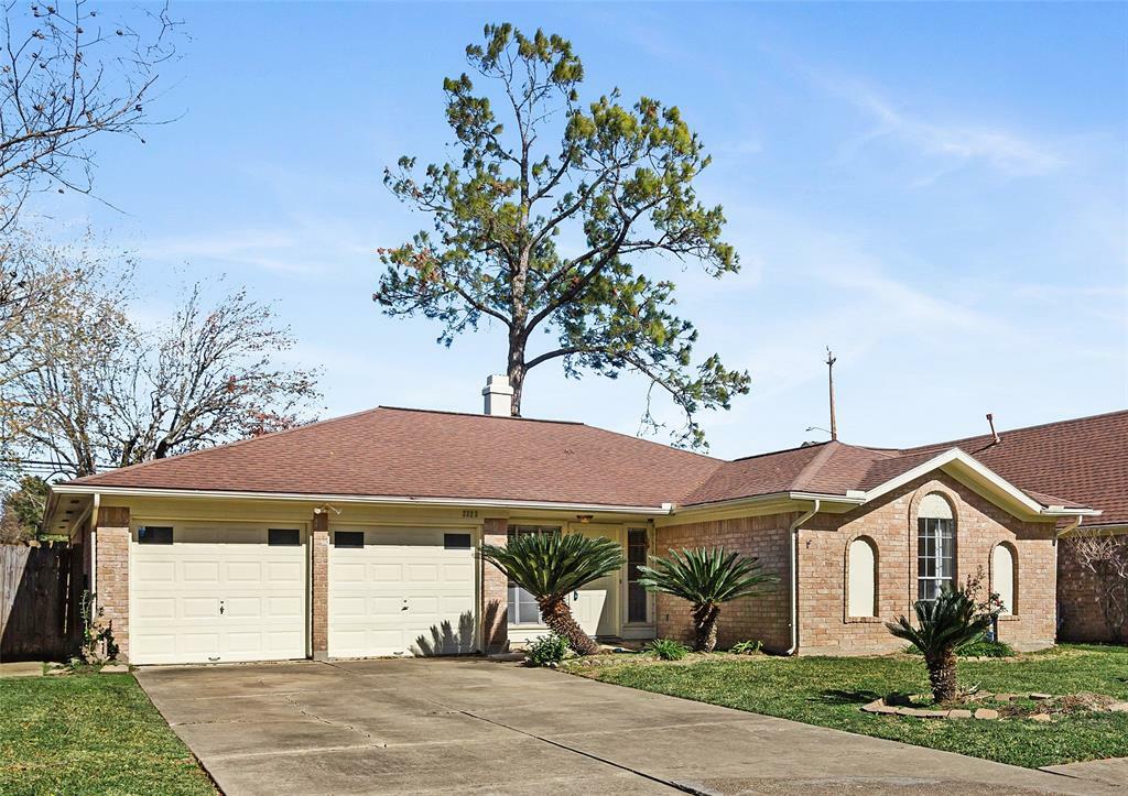 Property Photo:  2322 Ridgemont Drive  TX 77489 