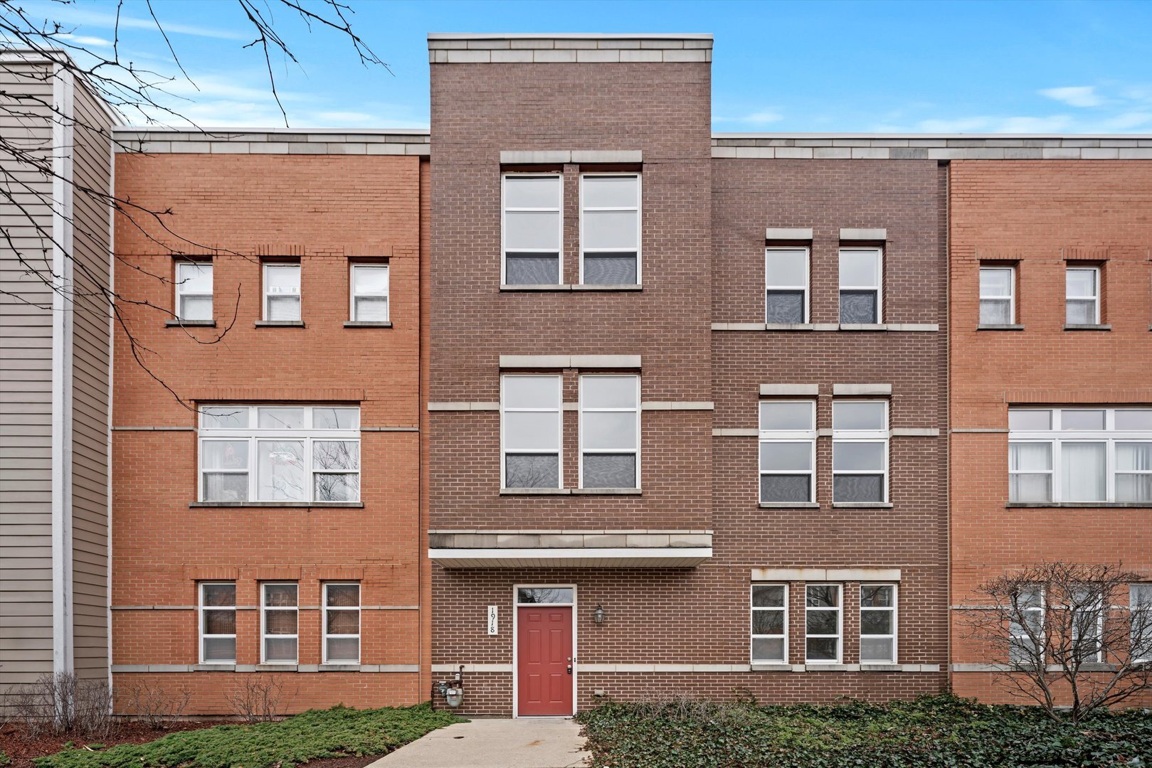 Property Photo:  1918 N Lotus Avenue  IL 60639 