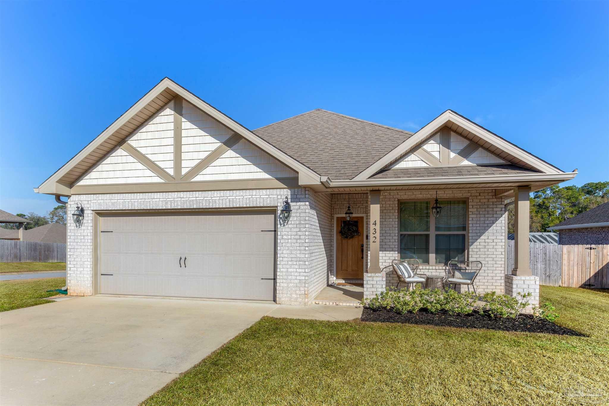 Property Photo: 432 Pemberton Ln FL 32533