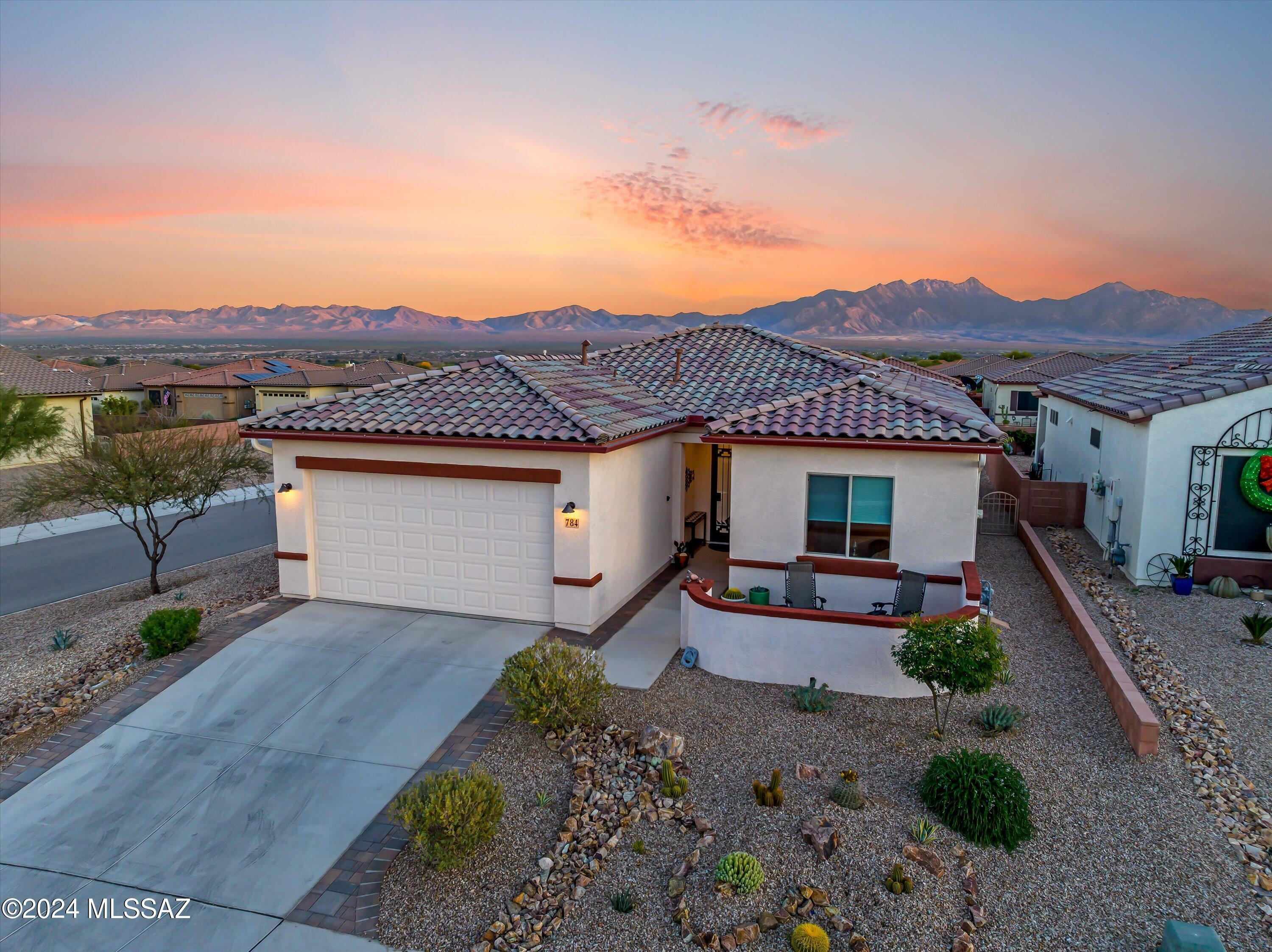 Property Photo: 784 N Camino Colina Del Pino AZ 85614