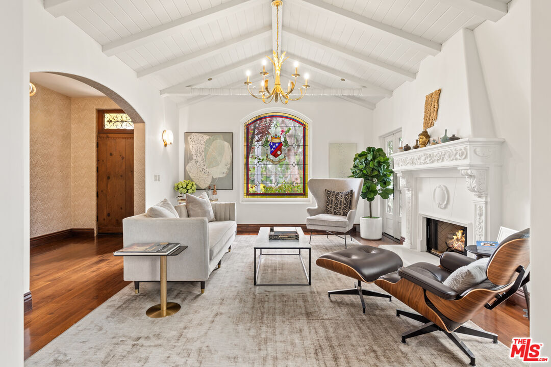 Property Photo:  906   Iliff St  CA 90272 