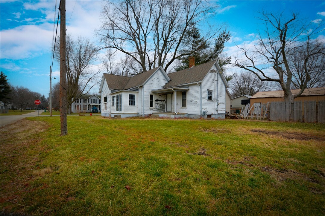 Property Photo:  107 E North Street  IL 62551 