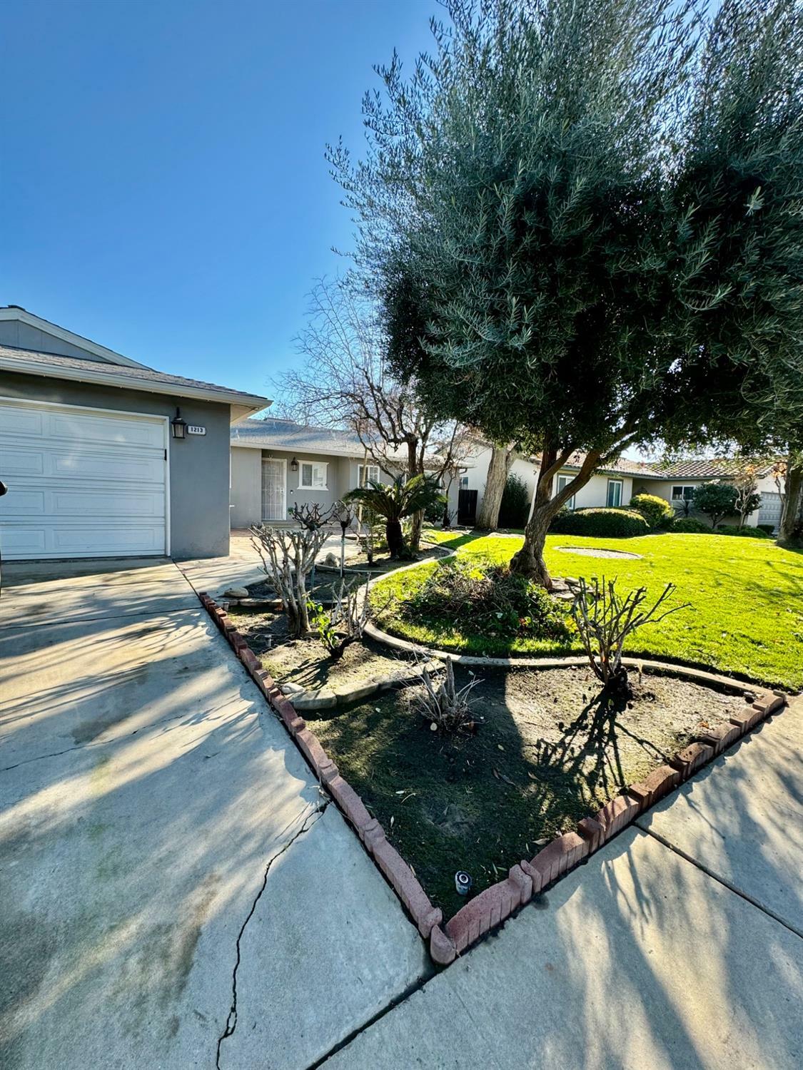 Property Photo:  1213 Bundy Avenue  CA 93611 