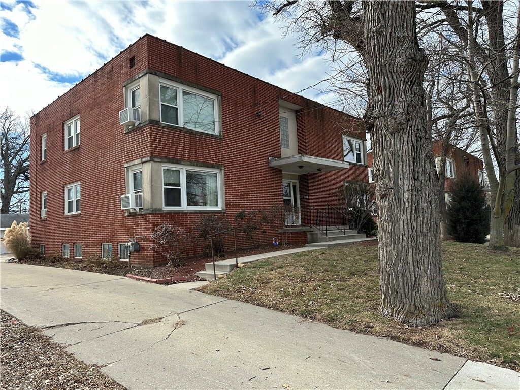 4220 Ingersoll Avenue 205  Des Moines IA 50312 photo