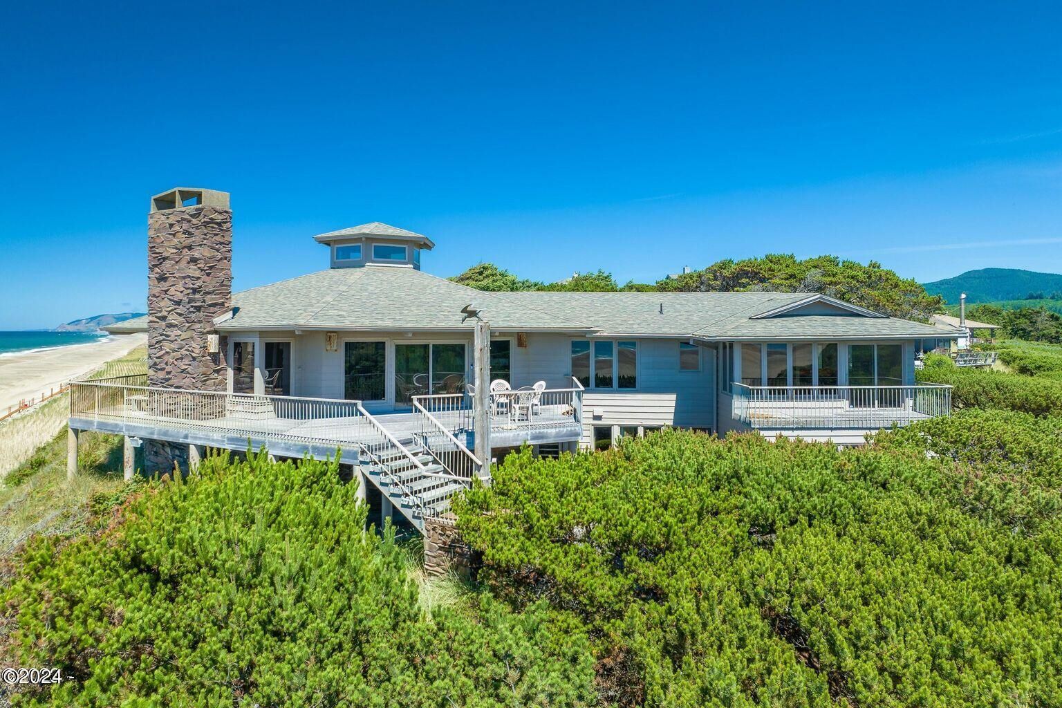 Property Photo: 20 Beach Grass Ln OR 97388